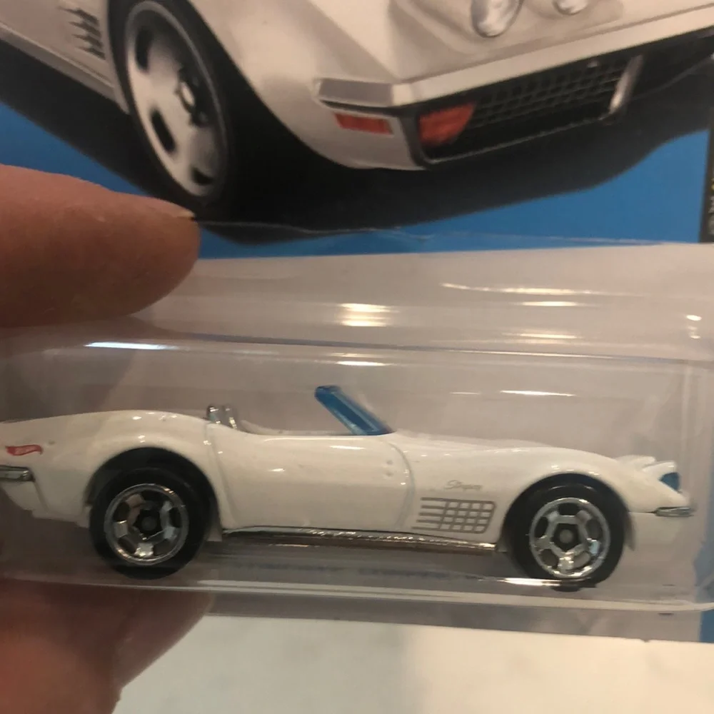 '72 Stingray Convertible - White